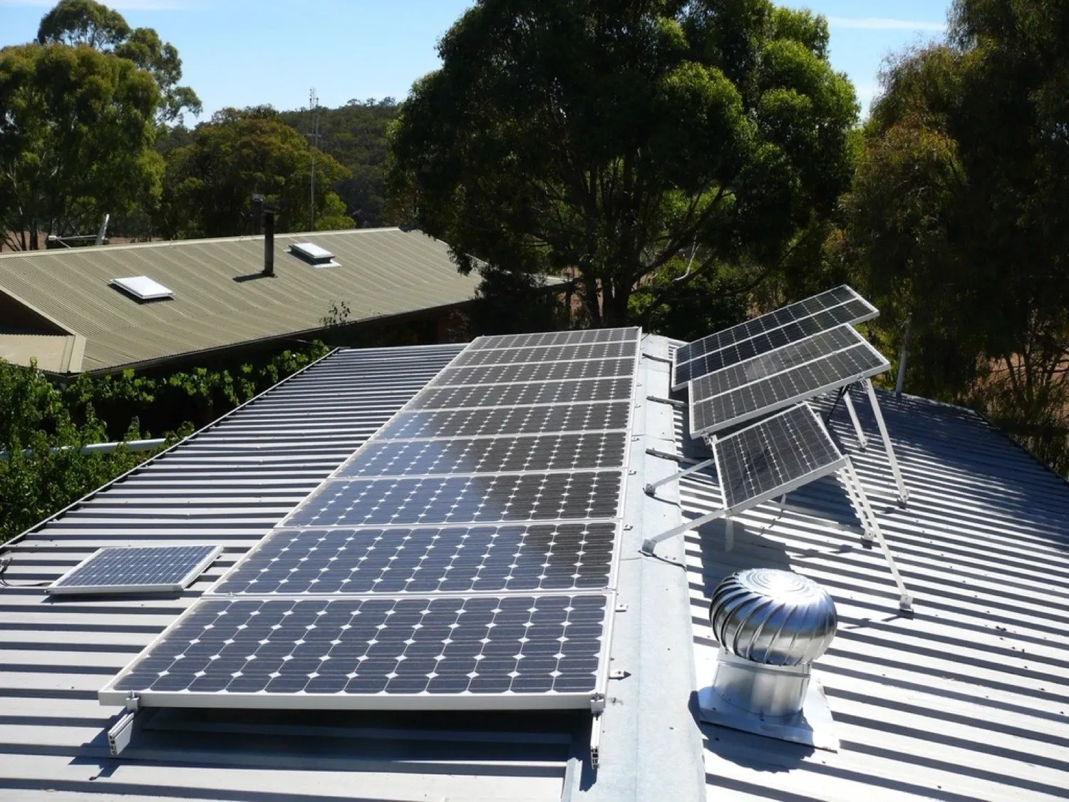 Pannelli fotovoltaici sul tetto di una casa